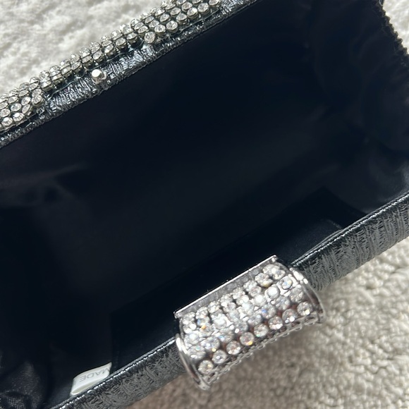 Black clutch purse with chain - Picture 6 of 7